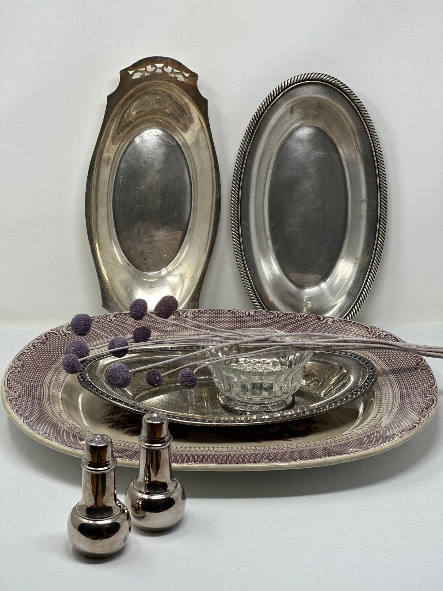 Vintage Oval Tray II - Timeless Elegance for Your Home with this bread tray