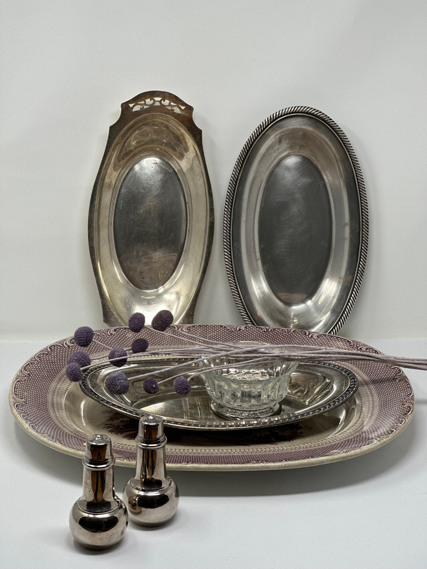 Vintage Oval Tray II - Timeless Elegance for Your Home with this bread tray