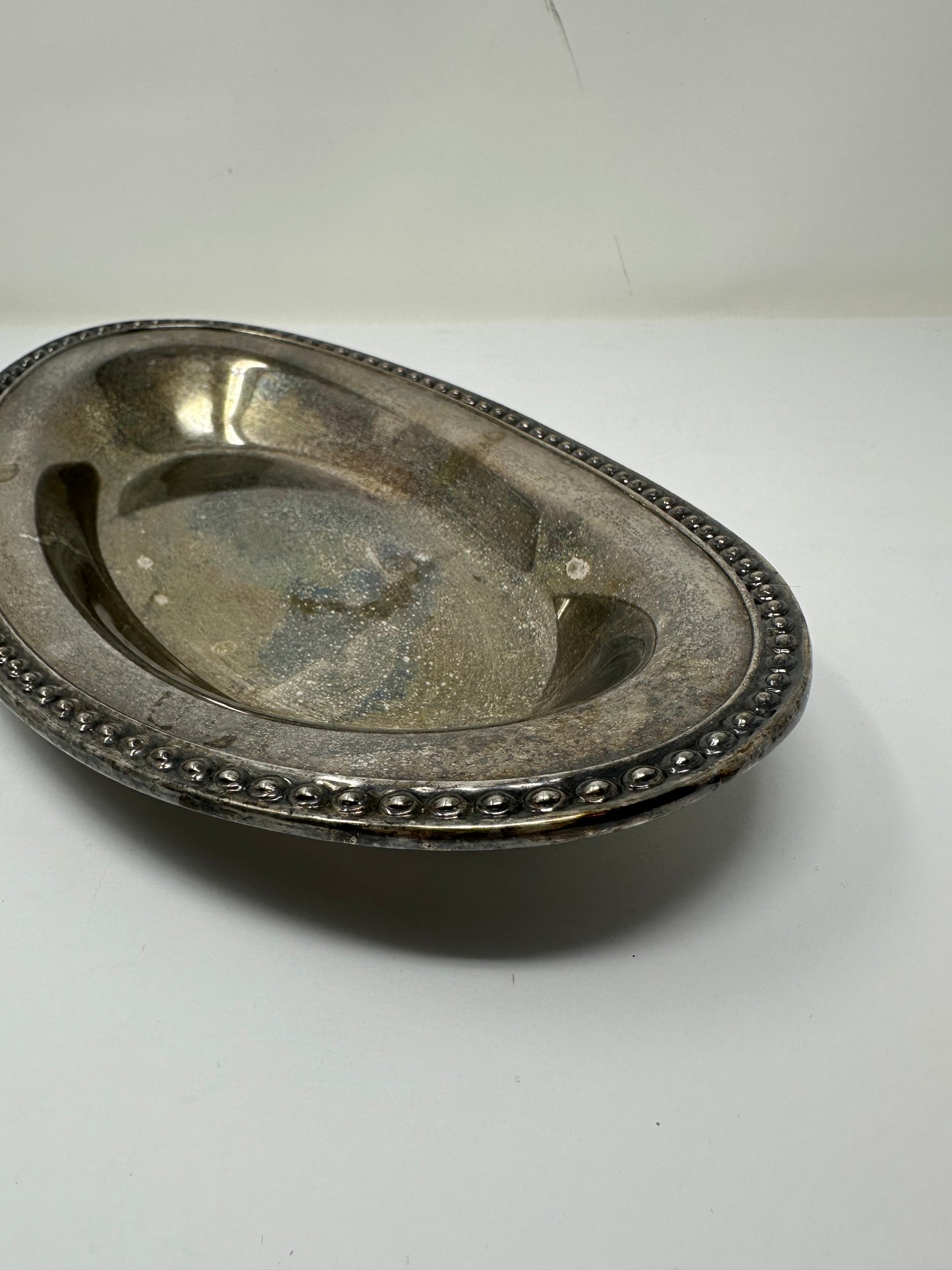 Vintage Oval Tray II - Timeless Elegance for Your Home with this bread tray